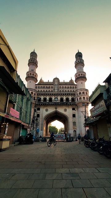 Discover Hyderabad History, Biryani And Tech