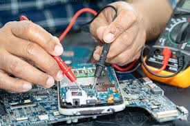 Mobile phone repair Bangalore service technician repairing a smartphone at Mobile Solution Cottonpet.